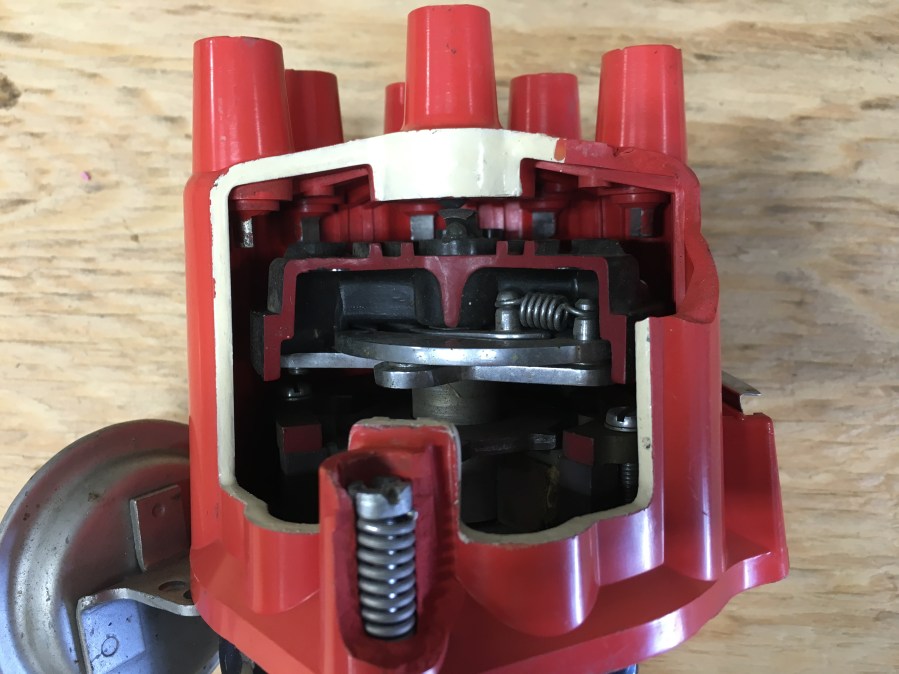 delcotronic-cut-away-distributor-2